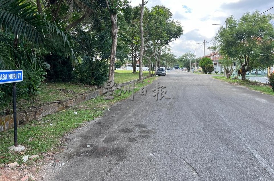 （古城第六版主文）万佳市30路获提升，解决路面高低不平，雨水涌入居民住家问题