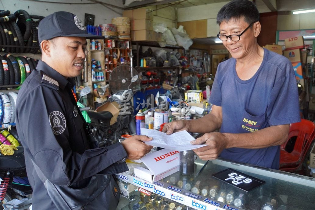 （大北马）尊重国家主动挂国旗，商家：不是怕被罚250