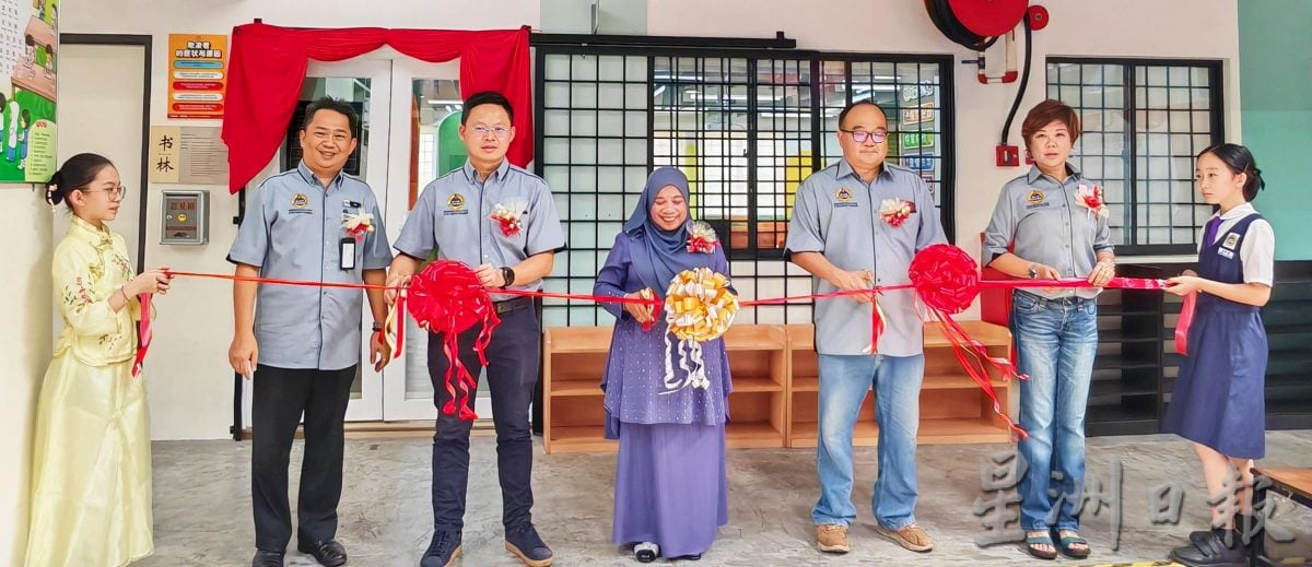 大都会：瓜冷福隆港华小耗资逾20万令吉，打造的“书林”图书馆开幕／3图