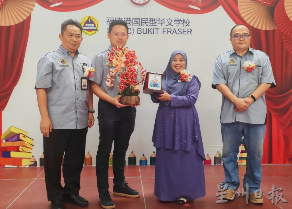 大都会：瓜冷福隆港华小耗资逾20万令吉，打造的“书林”图书馆开幕／3图