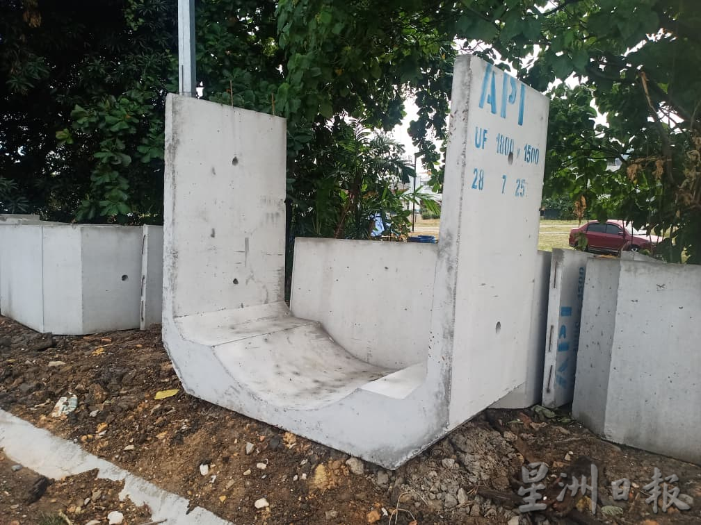 （版3头）大都会/颜友鹰成功争取提升吴福发路中段排水沟