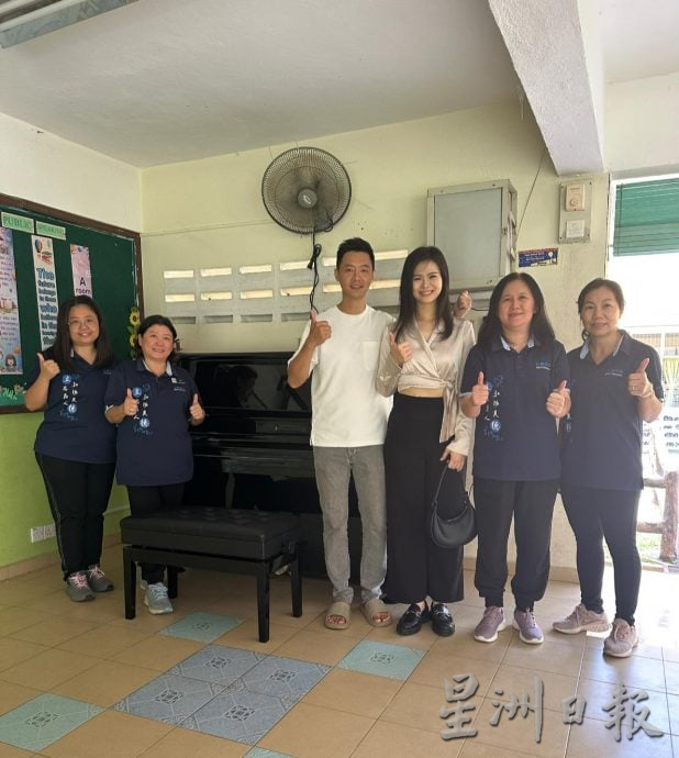 东：直凉立德华小获热心人士与H2音乐学院捐钢琴