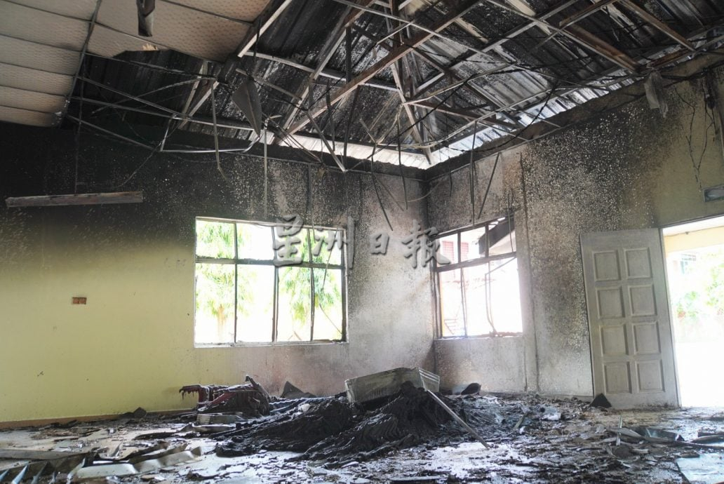 （大北马）老人院住户心生不满，放火烧礼堂睡床，财物损失未伤及人命