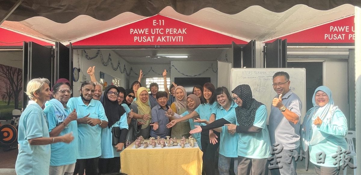 80名长者玩转陶艺    捏出欢笑与创意 