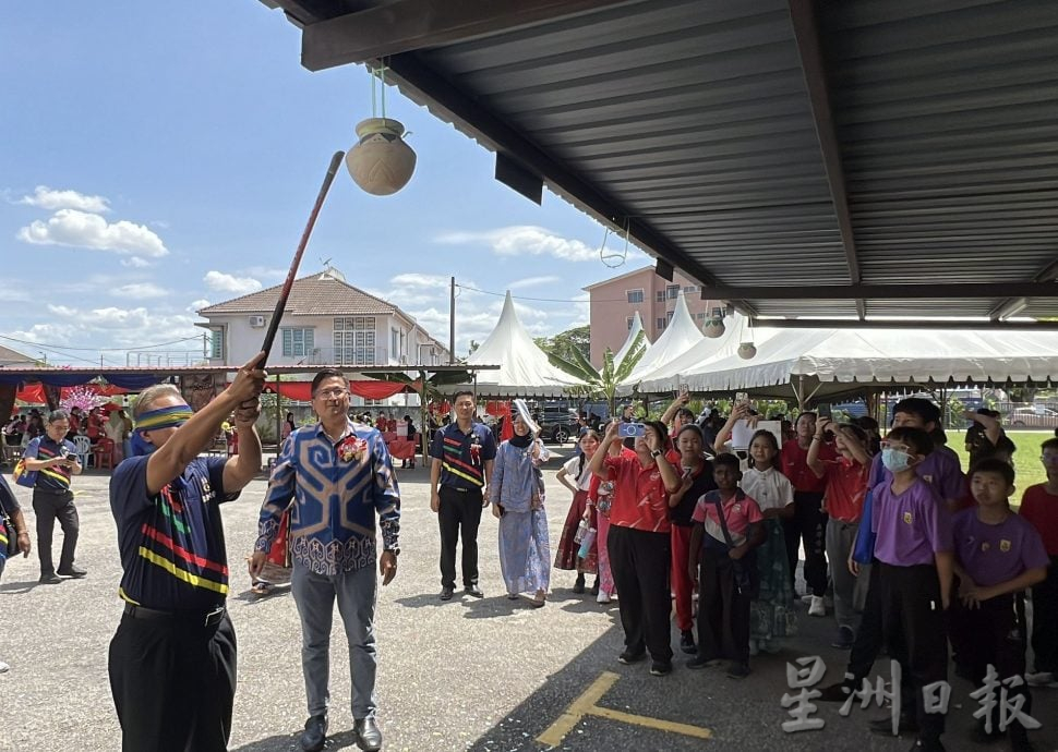 (古城封面主文)甲首办跨源流昌明大马嘉年华·700各族学生同台展演