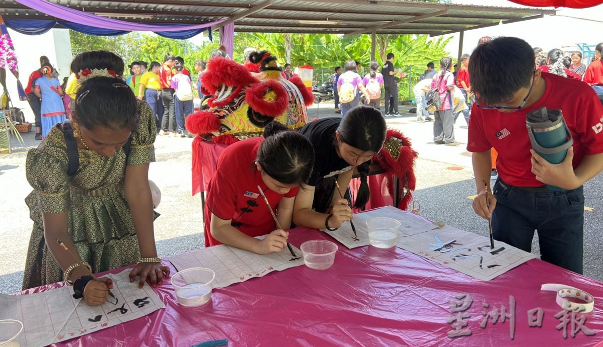 (古城封面主文)甲首办跨源流昌明大马嘉年华·700各族学生同台展演