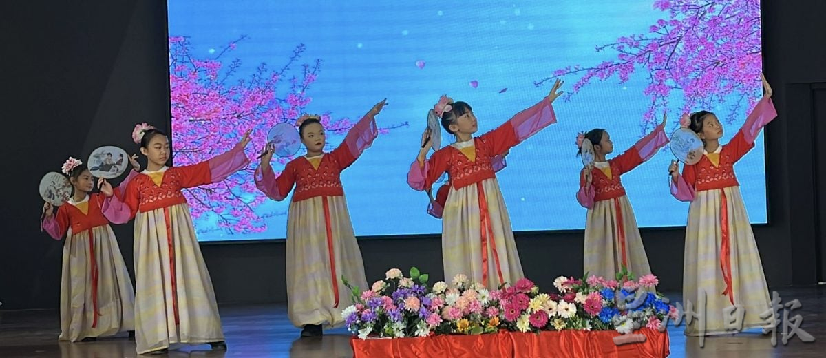 (古城封面主文)甲首办跨源流昌明大马嘉年华·700各族学生同台展演