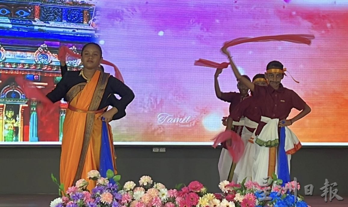 (古城封面主文)甲首办跨源流昌明大马嘉年华·700各族学生同台展演