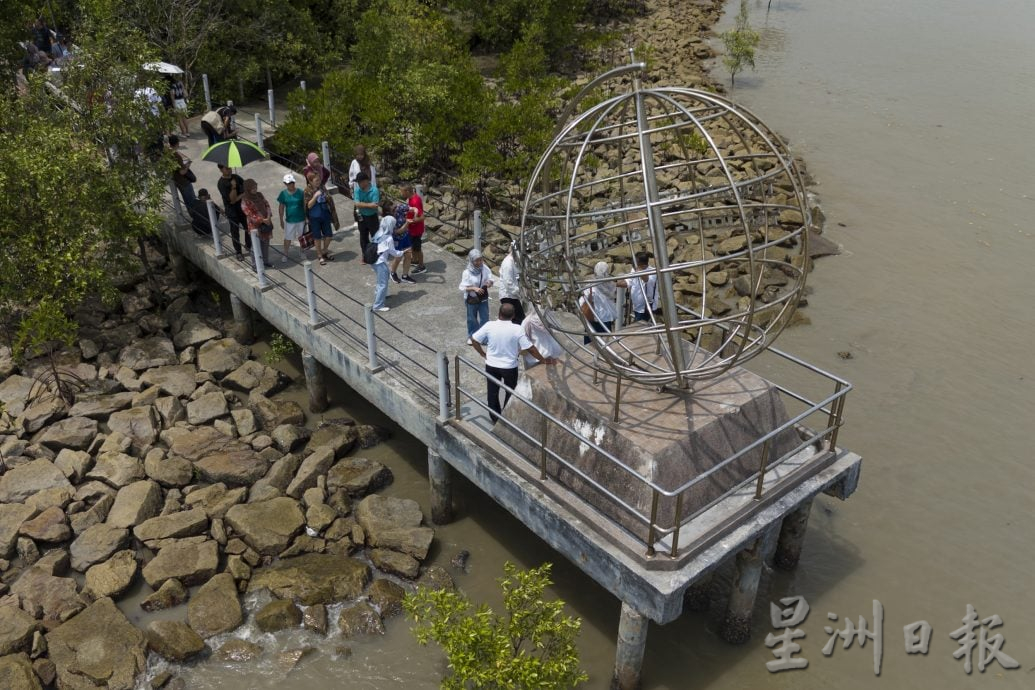 (18/8见报)星角摄/亚洲大陆最南端海角---丹绒比艾国家公园