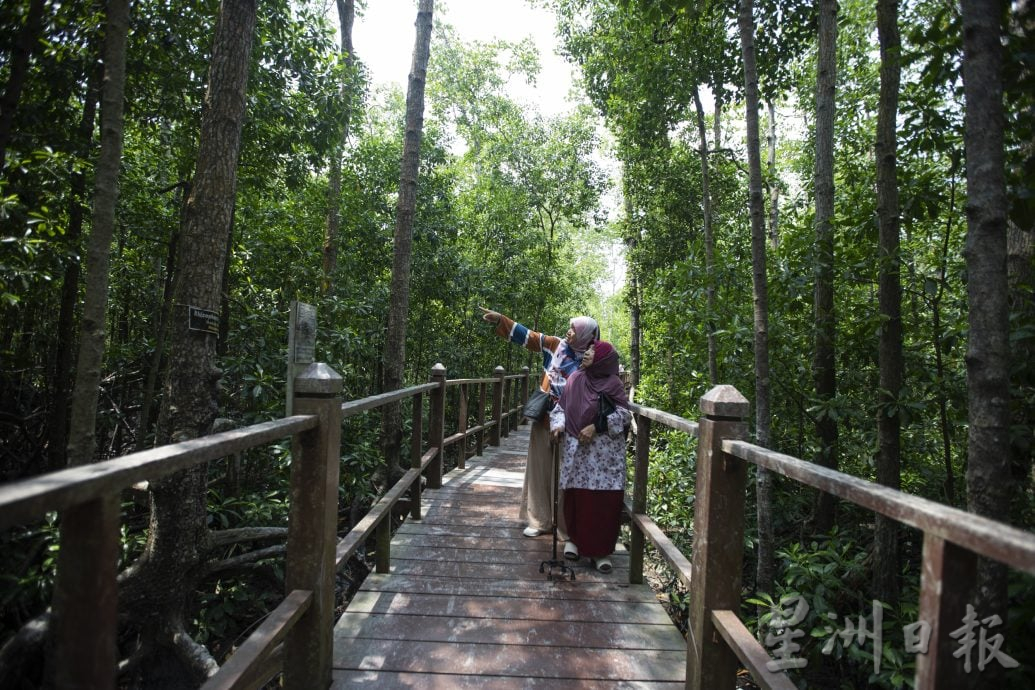 (18/8见报)星角摄/亚洲大陆最南端海角---丹绒比艾国家公园
