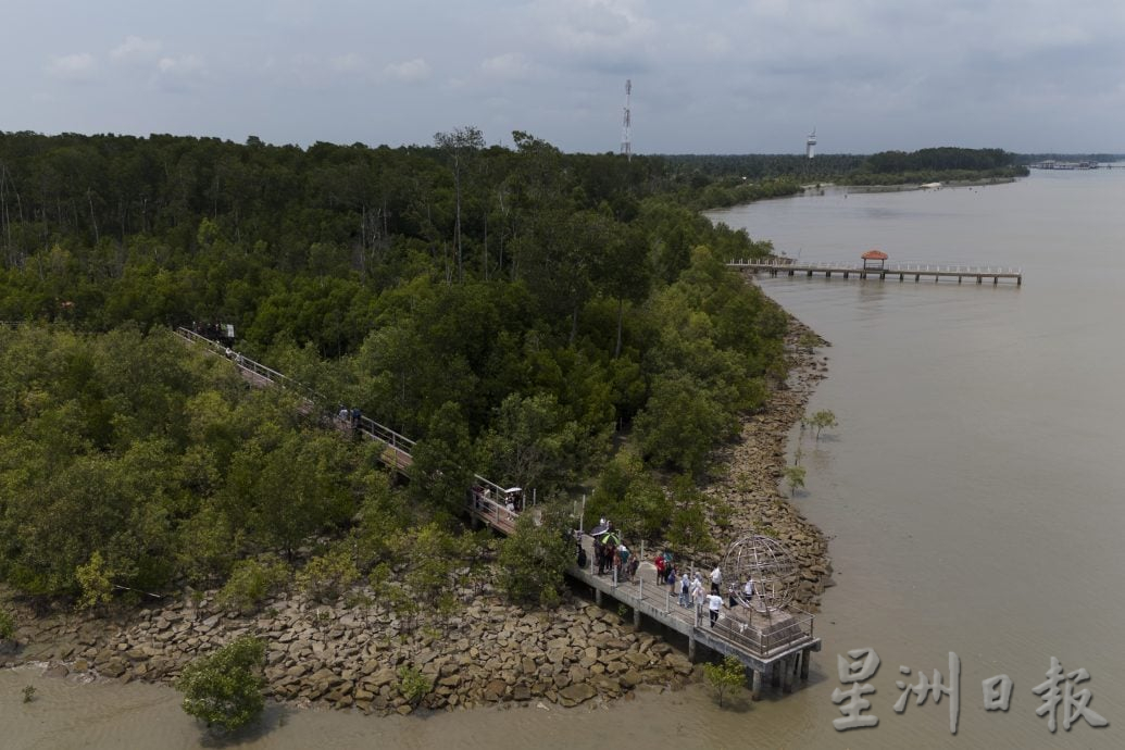 (18/8见报)星角摄/亚洲大陆最南端海角---丹绒比艾国家公园