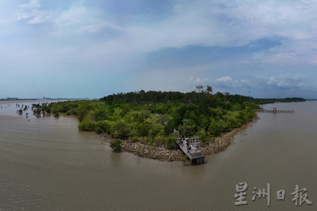 (18/8见报)星角摄/亚洲大陆最南端海角---丹绒比艾国家公园