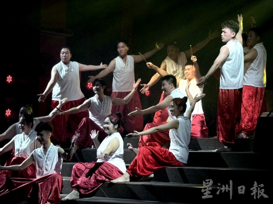 (14/8见报)乐活频道/跨世代鼓队凝聚热爱 共谱文化传承新篇