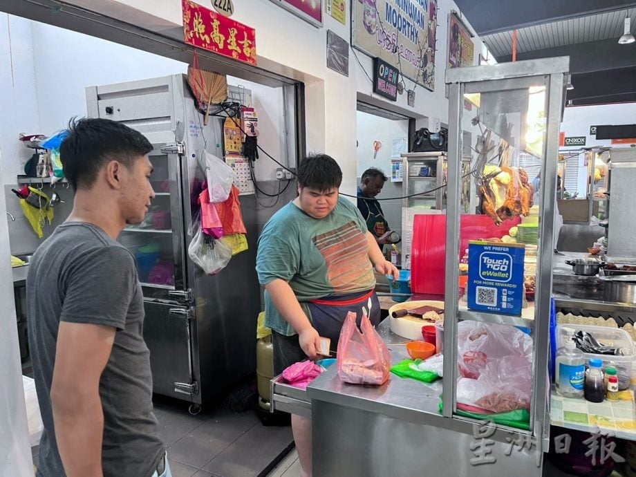 花城小食光:守住海南鸡饭味道,25岁孙子接棒外公的45年老字号