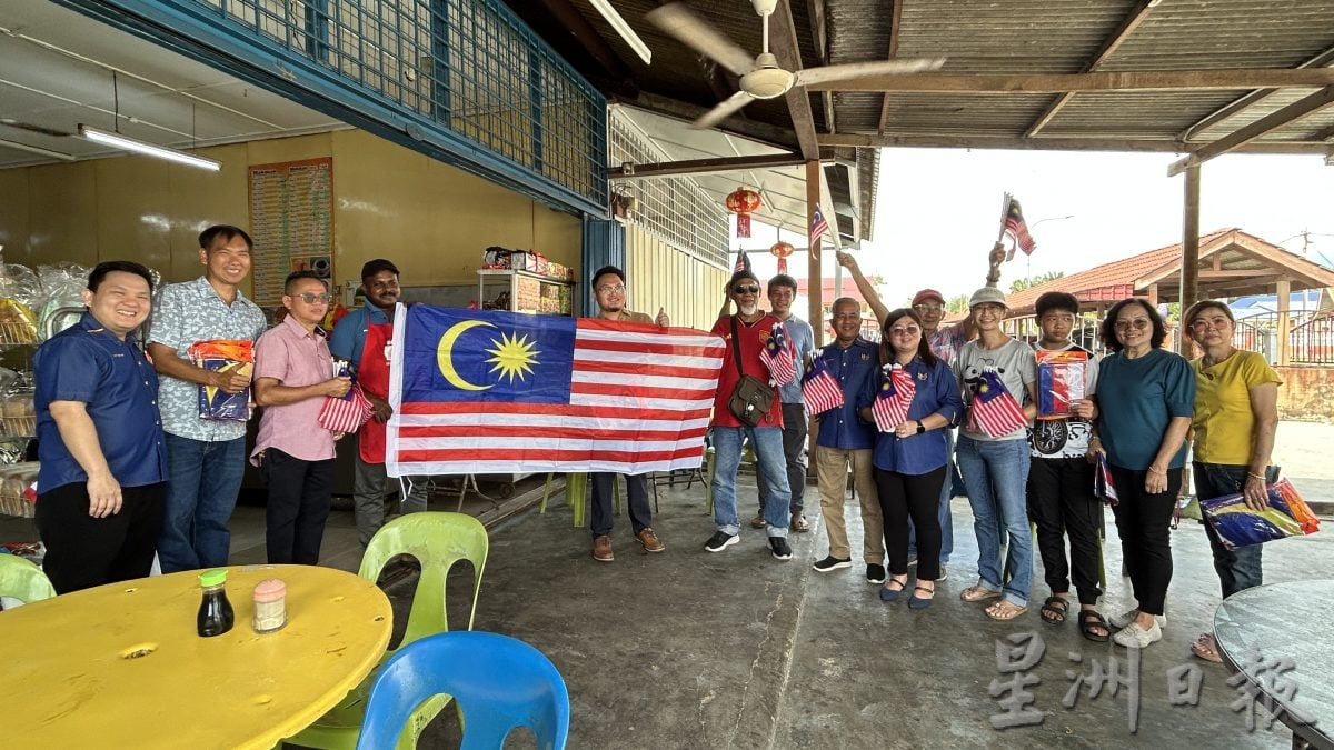 林骏荣派国旗倡导爱国精神 鼓励民众响应国庆月