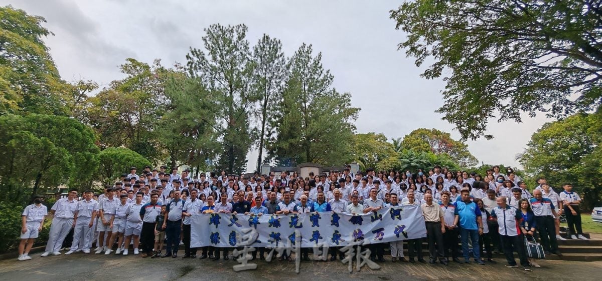 华巫印曾不分你我抗战   何朝东：勿放大国旗事件