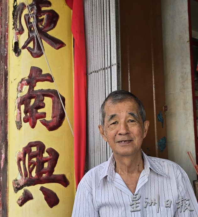 （古城封面主文）中元节香纸蜡烛跌价 市场却慢热