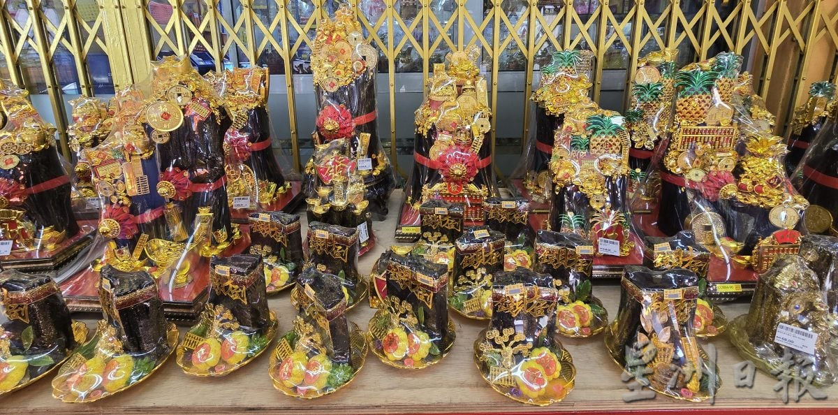 （古城封面主文）中元节香纸蜡烛跌价 市场却慢热