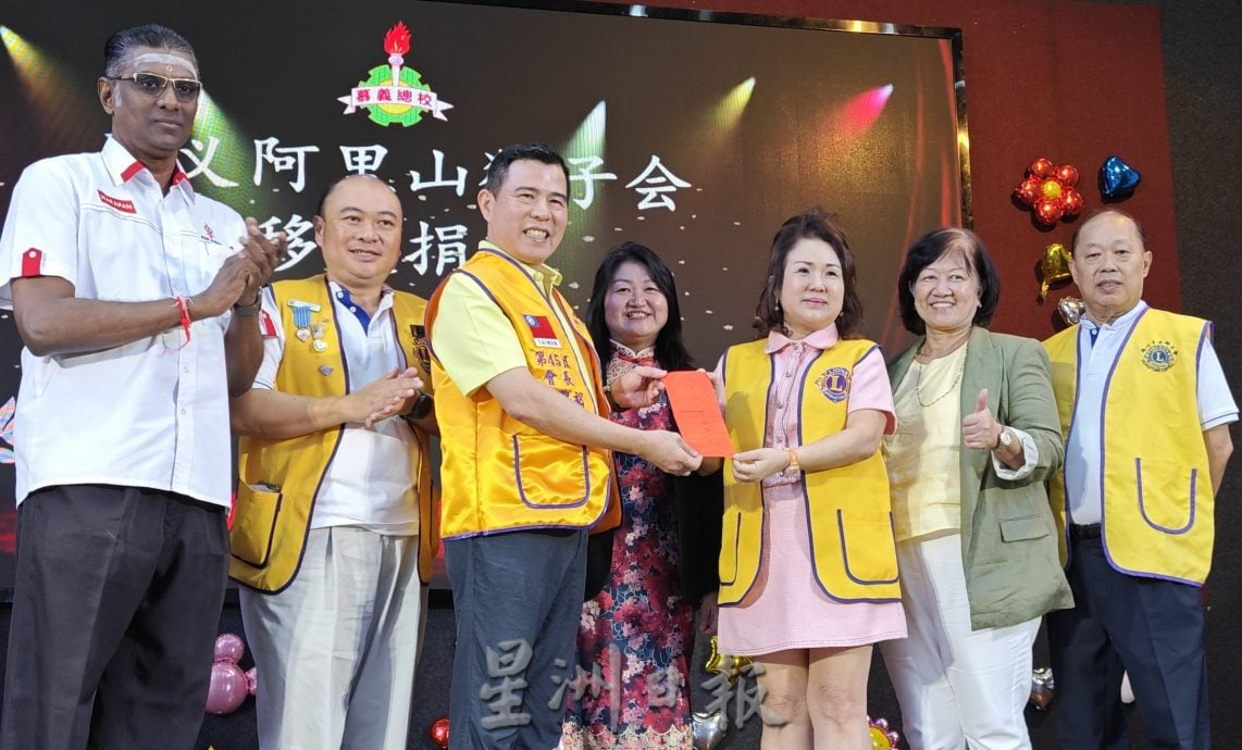 热心人士送LED大屏幕给学校，林秀琴：成推反校园霸凌重要工具