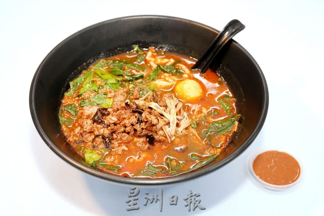【人气美食】／古早风味创新巧思交融 “盈板面”暖胃又饱腹