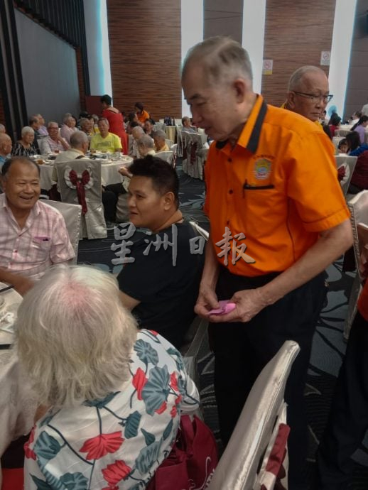 东:(已签发)文冬高州会馆会庆 免费招待将近百名70岁以上老会员