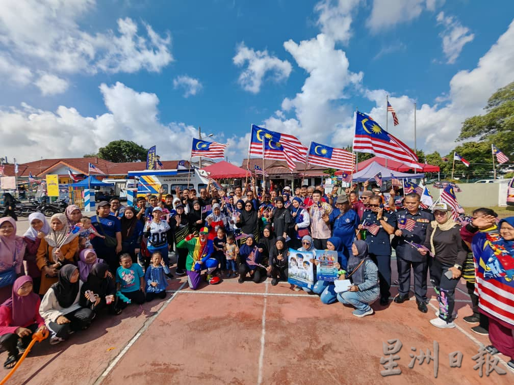 (古城版)谢守钦:要找国旗“错误”很容易,但国庆月我们挥国旗是因为发自内心为国家骄傲,有错就提醒