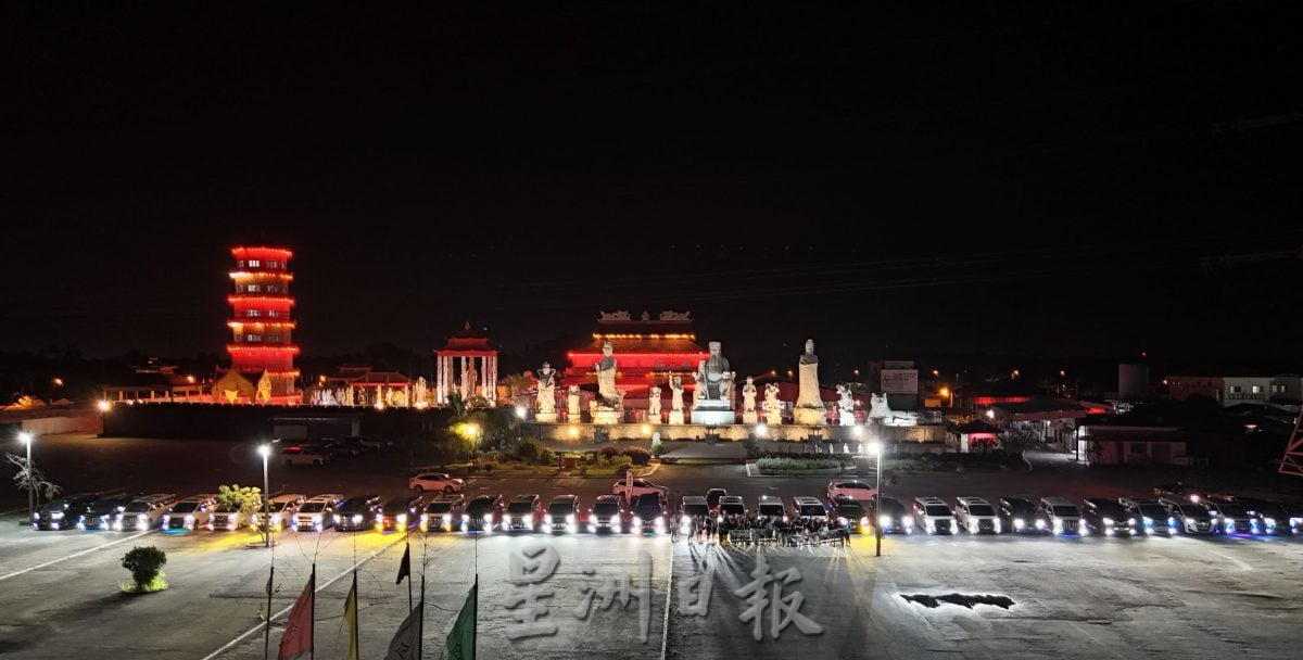 32辆休旅车队游实兆远