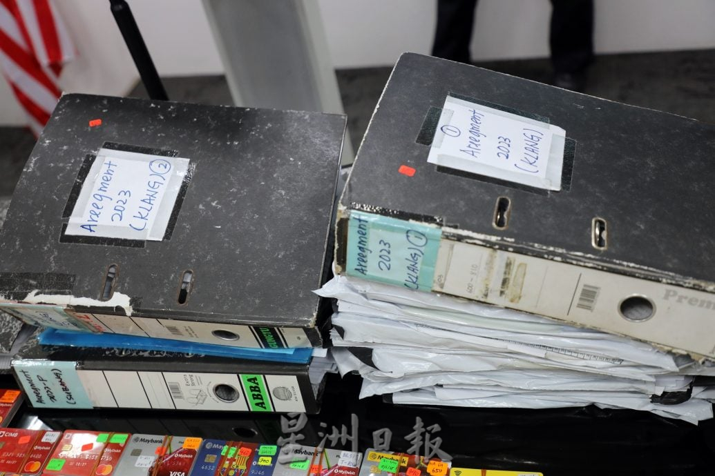 有牌放贷公司涉非法放贷强求借贷者交出银行卡·警捕5跑腿起获仅3000张卡