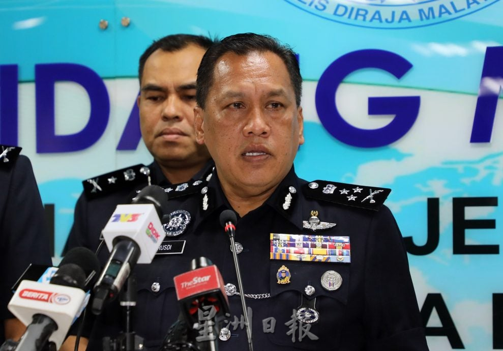 有牌放贷公司涉非法放贷强求借贷者交出银行卡·警捕5跑腿起获仅3000张卡