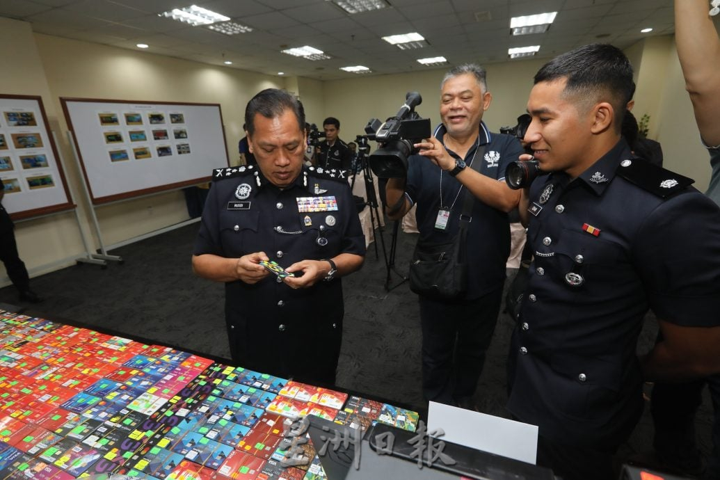 有牌放贷公司涉非法放贷强求借贷者交出银行卡·警捕5跑腿起获仅3000张卡