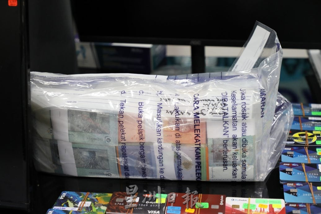 有牌放贷公司涉非法放贷强求借贷者交出银行卡·警捕5跑腿起获仅3000张卡