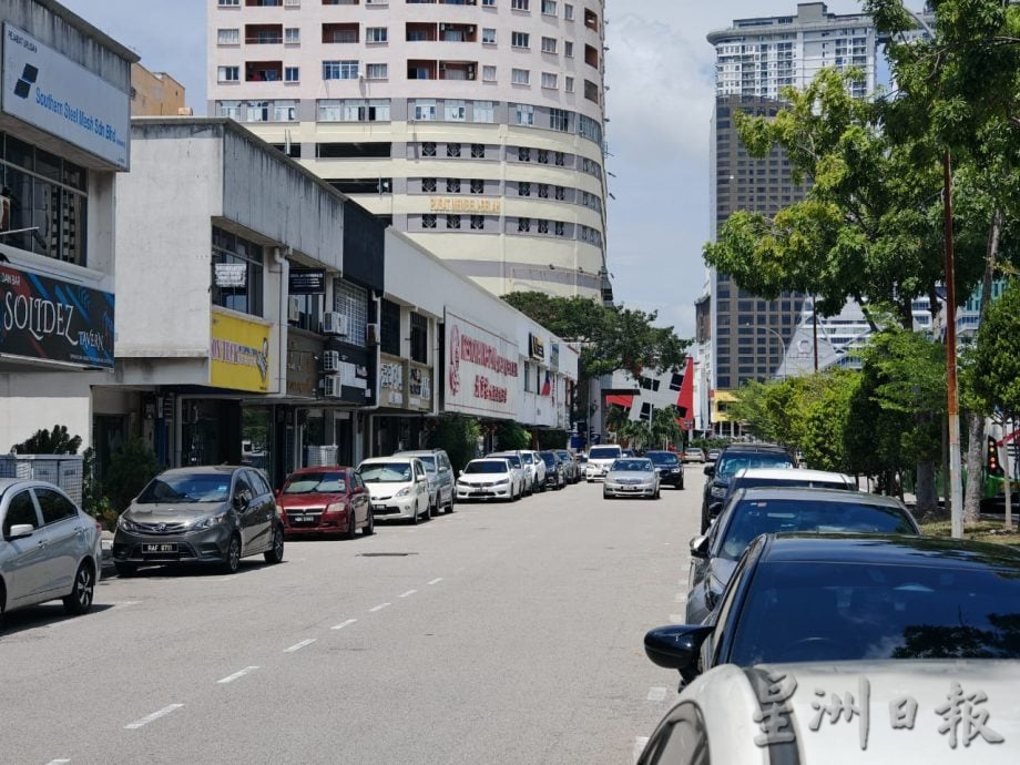 （古城封面主文）马六甲拉也再有旅巴占道，影响交通安全