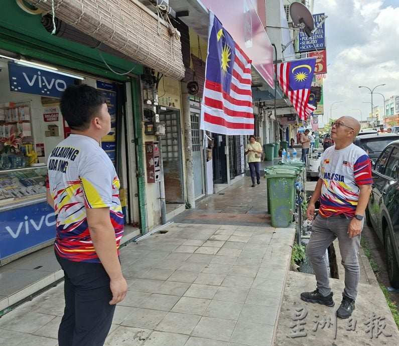 大都会／商家想挂国旗但又怕／2图