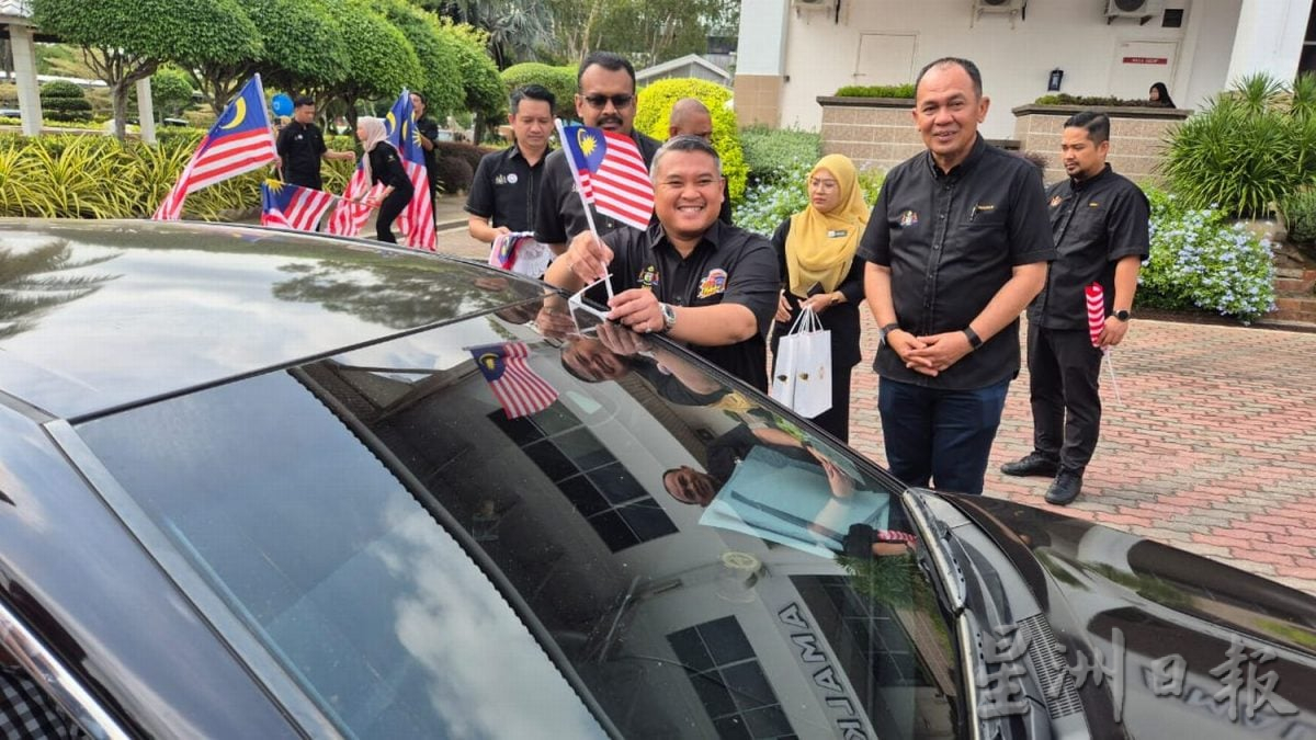 （古城第三版主文）莱斯雅欣：地方政府发信业者，鼓励张挂国旗