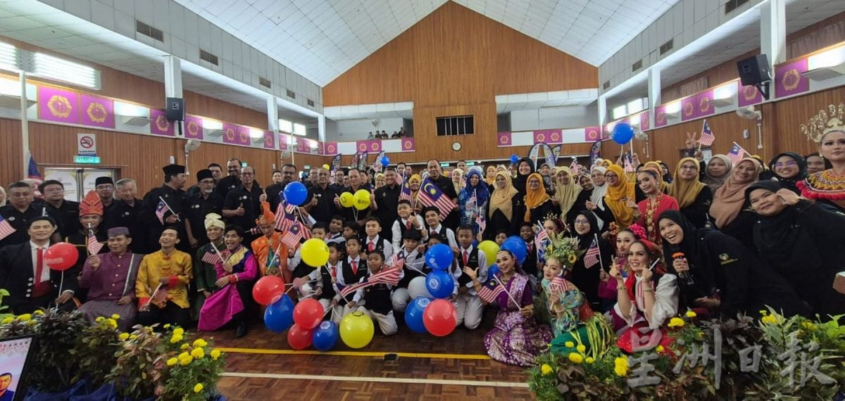 （古城第三版主文）莱斯雅欣：地方政府发信业者，鼓励张挂国旗