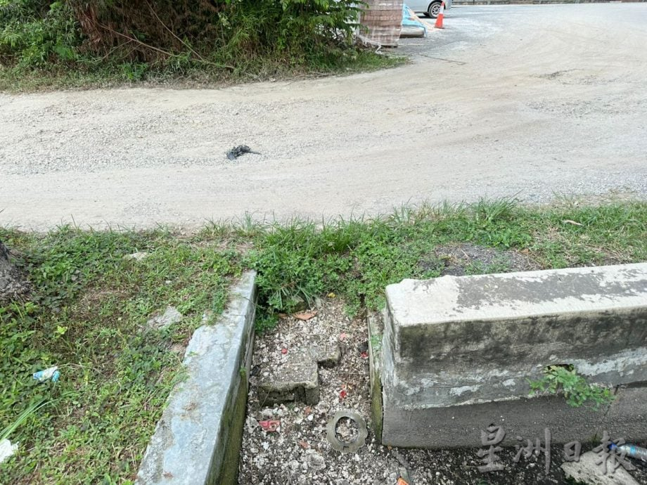 (古城封面副文)非法捷径“堵死”沟渠 市议会将封路两周辟沟渠