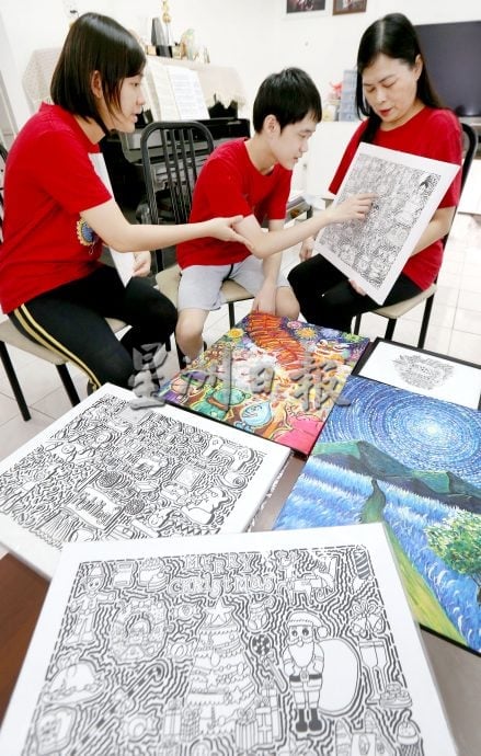 【暖势力】/自闭儿外甥具绘画天赋 大姨陪伴守护寻梦想