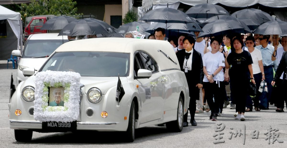 江永强举殡 长江物流车队一路护送