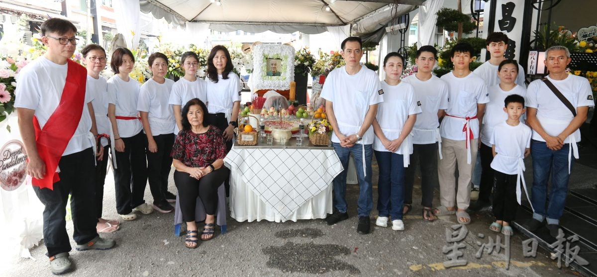 江永强举殡 长江物流车队一路护送