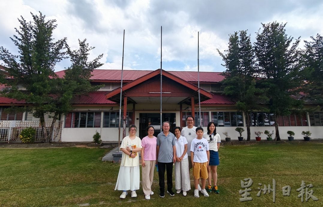 中国陈泽焕携家人 重续分隔79栽民德情缘