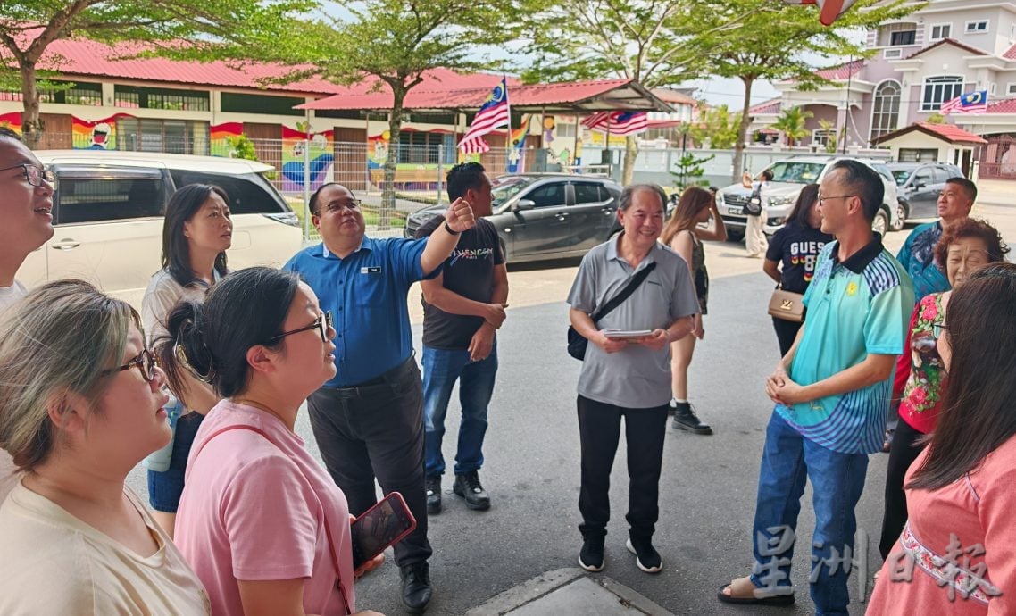 中国陈泽焕携家人 重续分隔79栽民德情缘