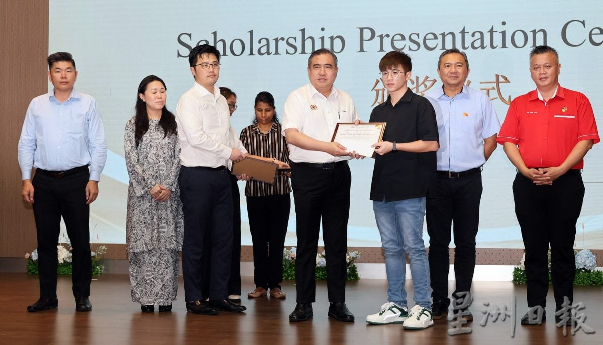  行动党今日启动启航计划 与技职学院合作发奖励金