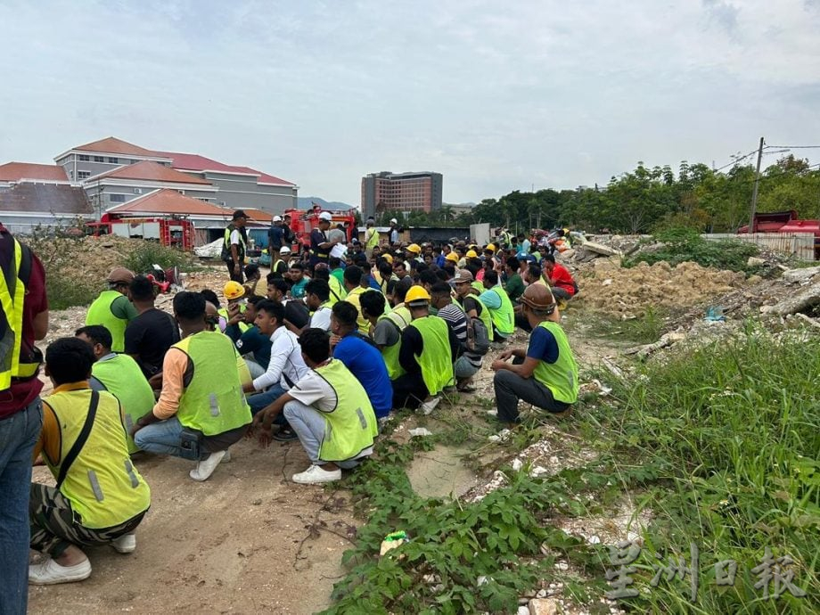 员工紧急疏散无伤亡 怡工地宿舍大火浓烟冲天