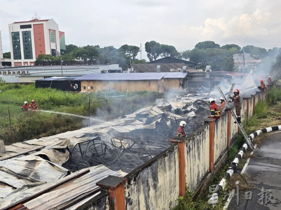 员工紧急疏散无伤亡 怡工地宿舍大火浓烟冲天