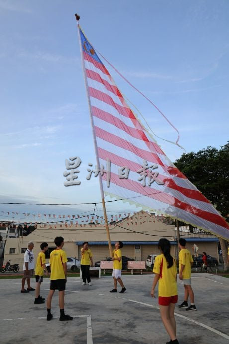 供星洲网:乐活频道:大旗鼓艺边练边悟 学会控制竹竿 而非被控制