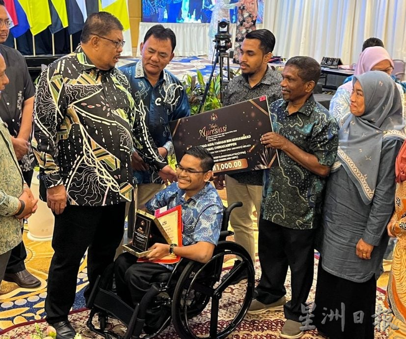 （古城第六版主文）2024年优秀学子表扬礼