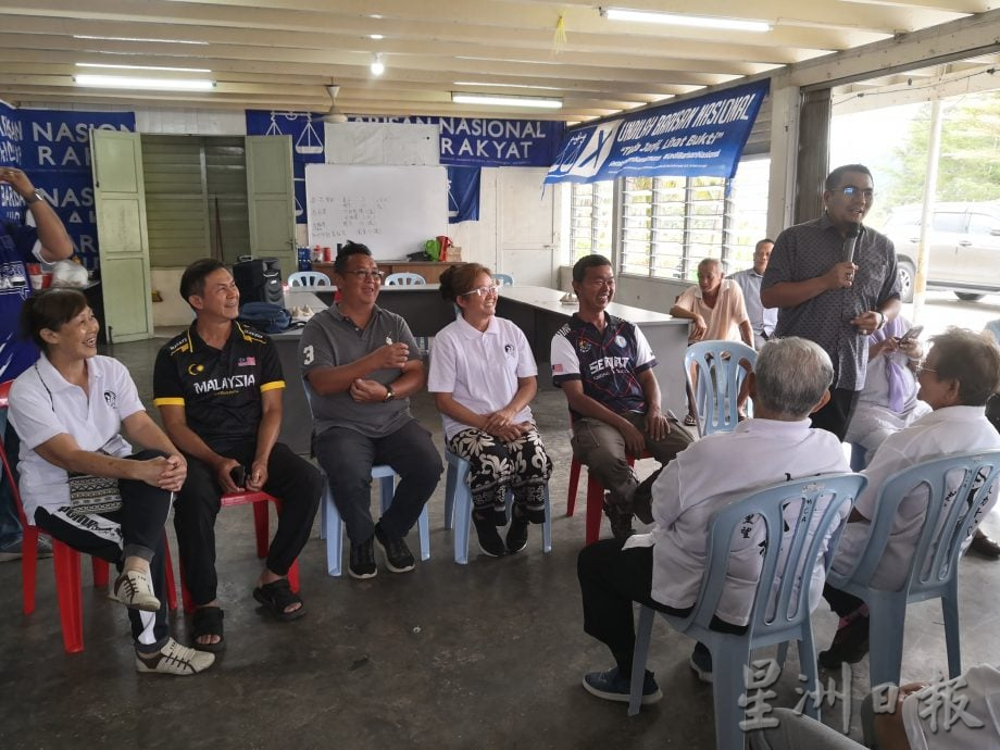 东：与州议员早茶早餐