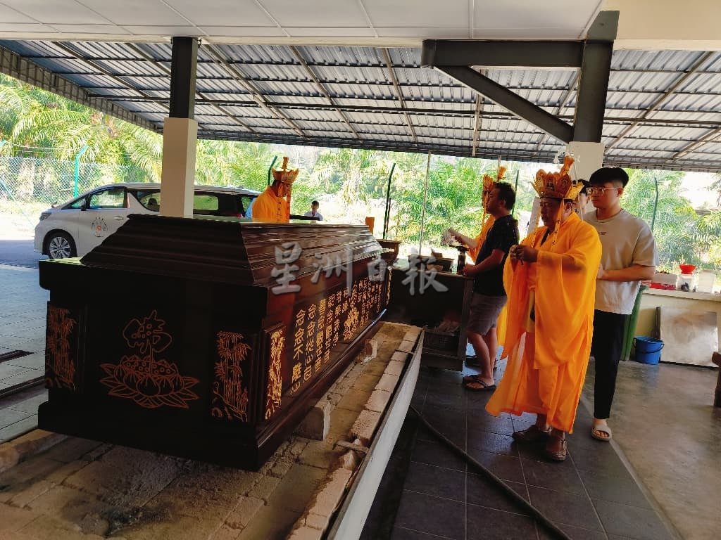 男大生堕楼亡|郭峻豪出殡火化 议员地方领袖亲友送行