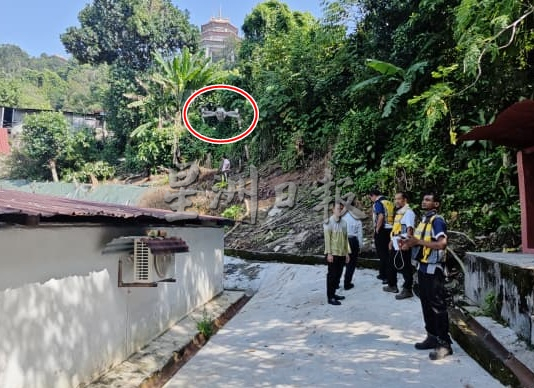 （大北马）垄尾山坡崩塌事故地点仍安全，铺盖防水帆布避免雨水侵蚀