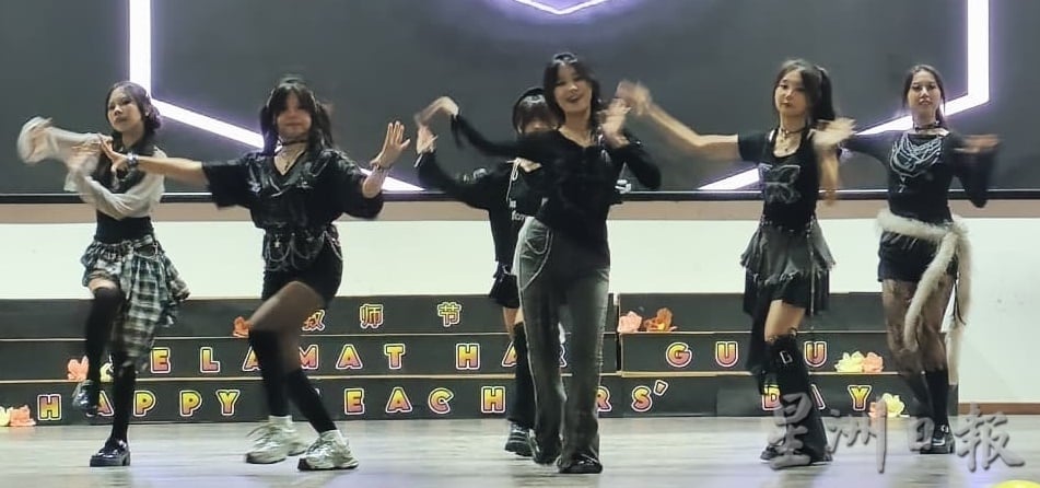 游上运:提升老师福利 深斋中学明年全面加薪